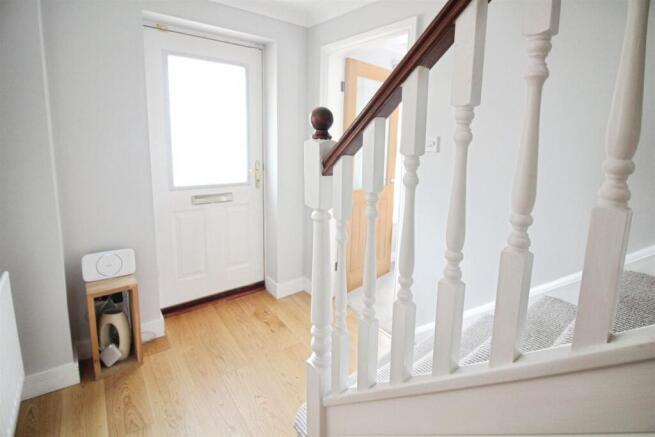 4 bed Detached for sale Image 9