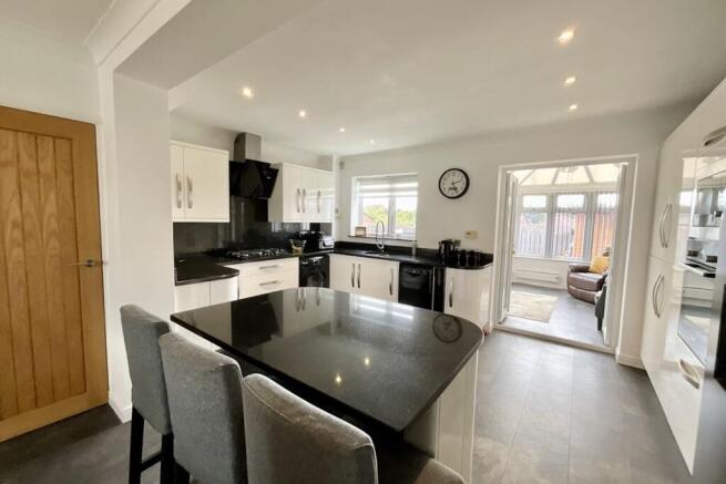 4 bed Detached for sale Image 6