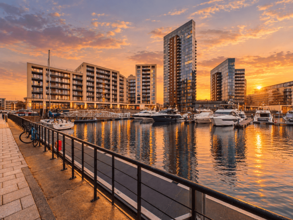 Luxury 2-Bedroom Apartment with Marina Views in A
