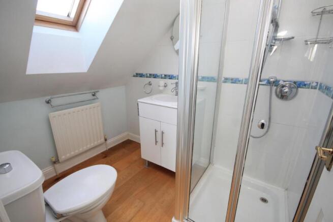 EN-SUITE SHOWER ROOM
