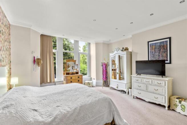 2 bed Apartment for sale Image 12