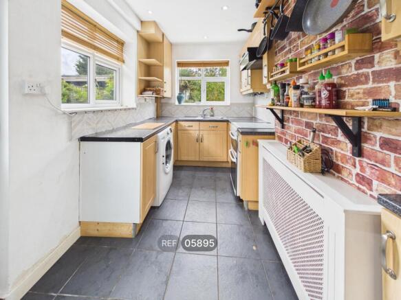 3 bed Semi-Detached to rent Image 6