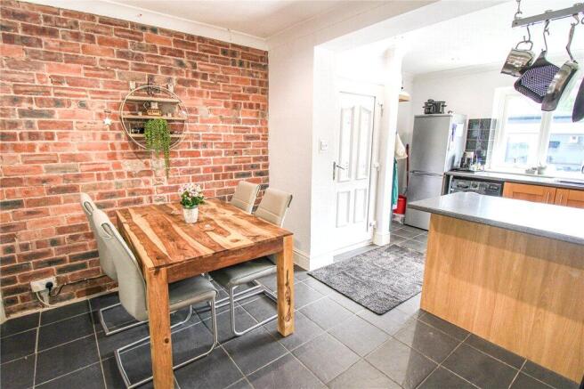 4 bed Semi-Detached for sale Image 4