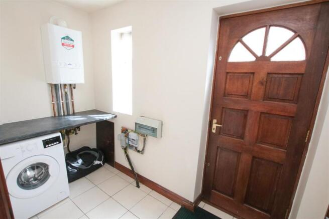 SEPARATE UTILITY ROOM