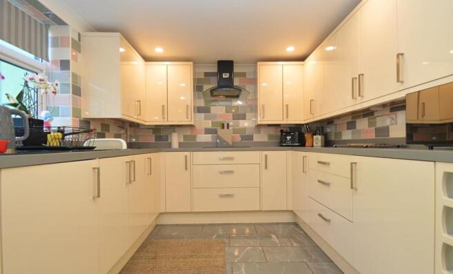 Kitchen1.jpg