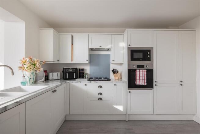 Farmanby Close 51 Kitchen-2.jpg