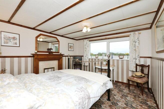 5 bed Detached Bungalow for sale Image 8
