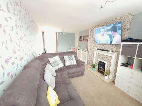 Living Room 1.jpg