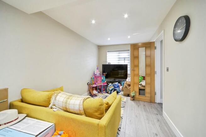 6 bed Semi-Detached for sale Image 6