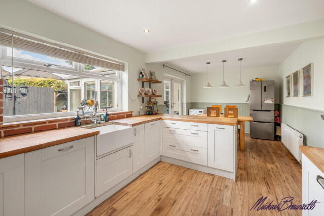 4 bed Detached for sale Image 5