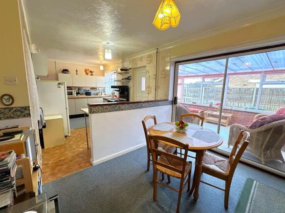 KITCHEN DINER 3