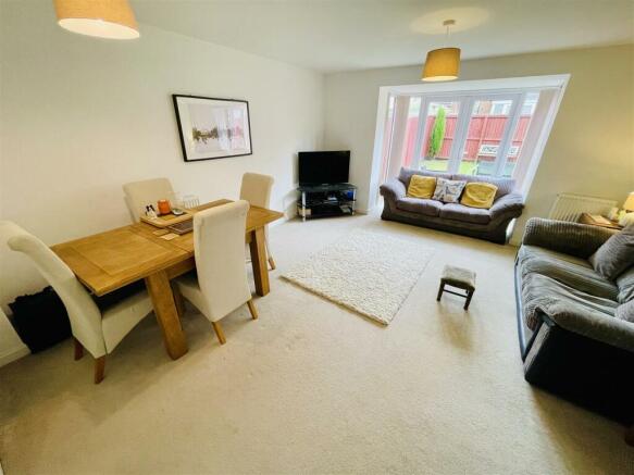 Lounge/Dining Room