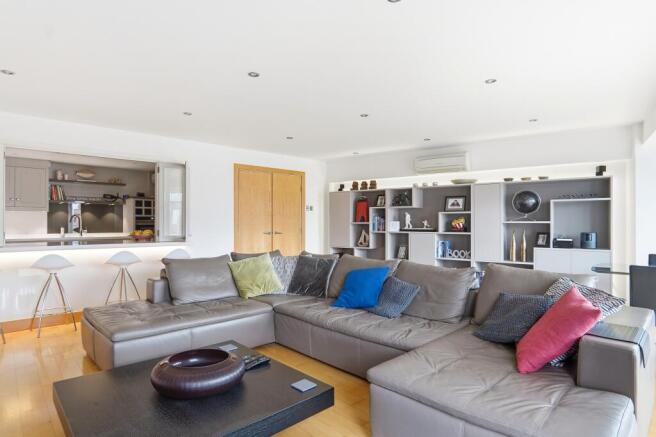 2 bed Apartment for sale Image 6