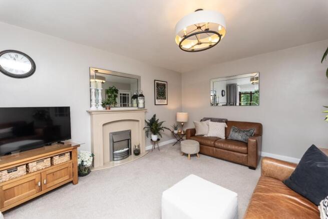 4 bed Detached for sale Image 9