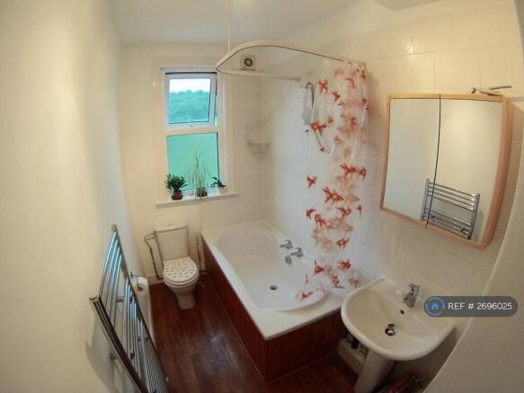 4 bed Terraced to rent Image 6