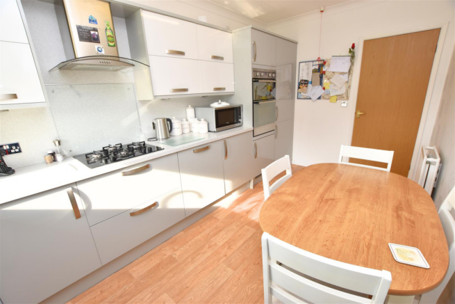 KITCHEN/BREAKFAST ROOM