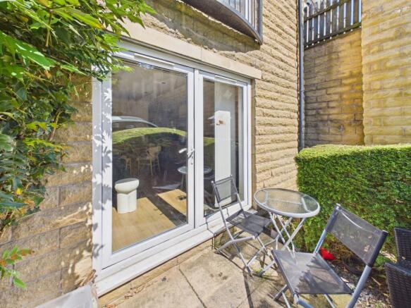 2 bed Flat to rent Image 11