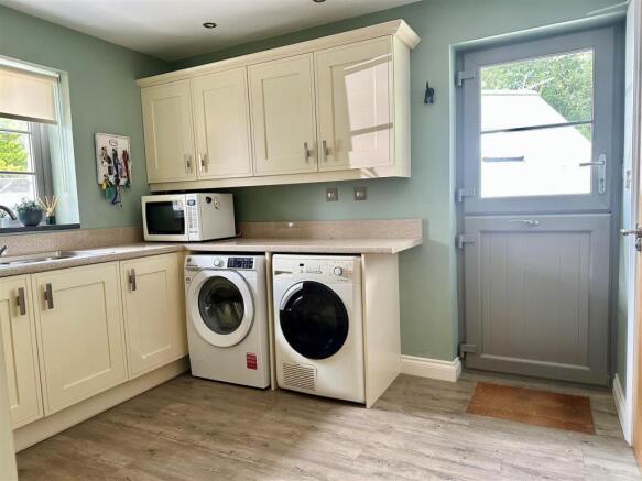 Utility Room 2.jpg