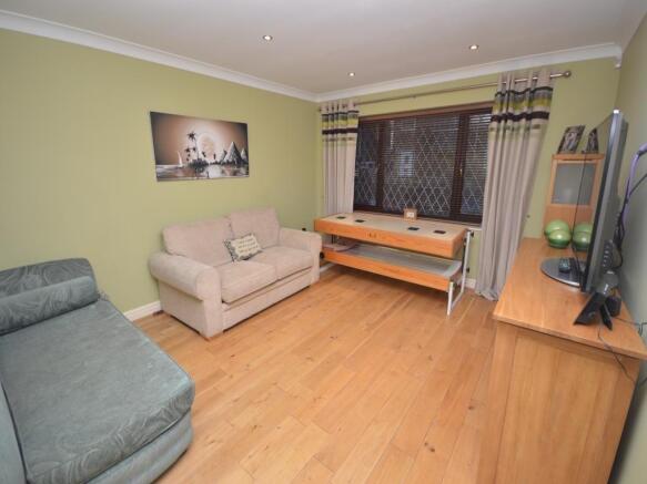 Sitting Room / Dining Room