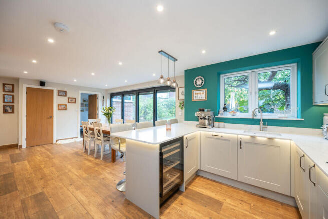Maple Road, Billingshurst photo 3