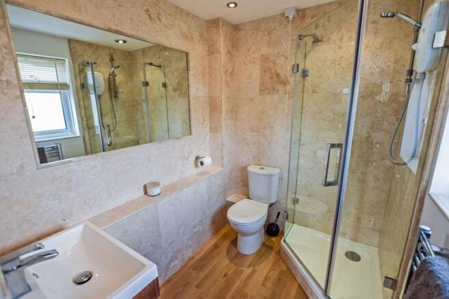 En-suite Showe...