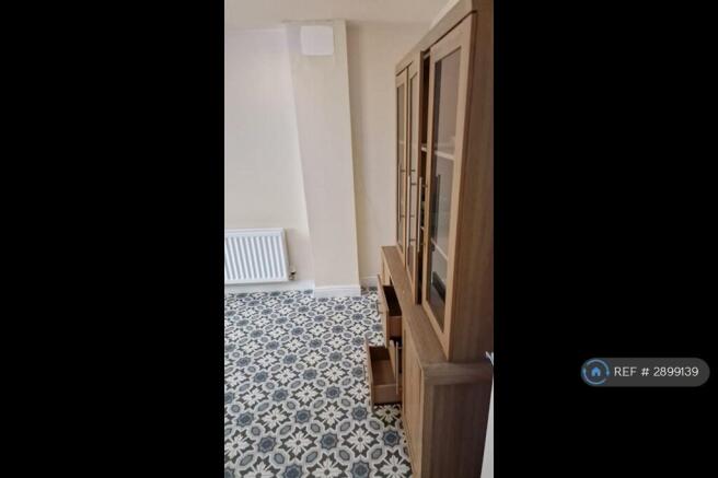 5 bed Detached to rent Image 9