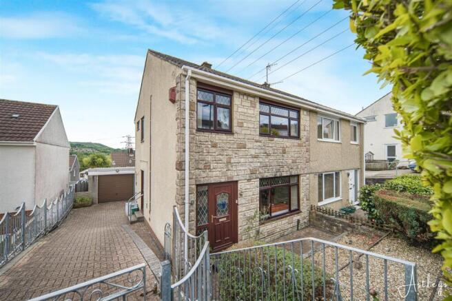 3-bed semi-detached on Fairview Close, Llansamlet, SA7, £170,000