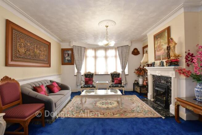 Lounge/Dining Room