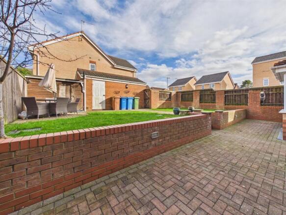 5 bed Detached for sale Image 12