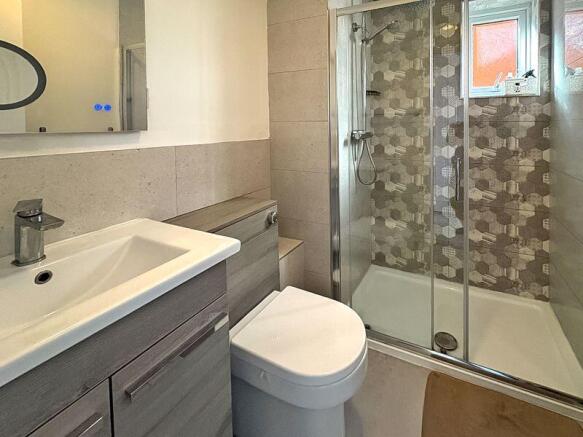 EN SUITE