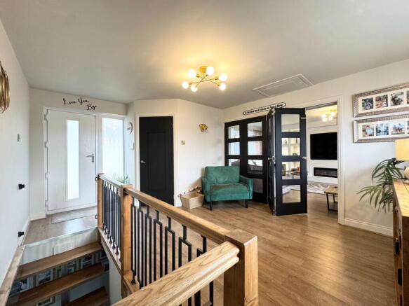 4 bed Detached for sale Image 9