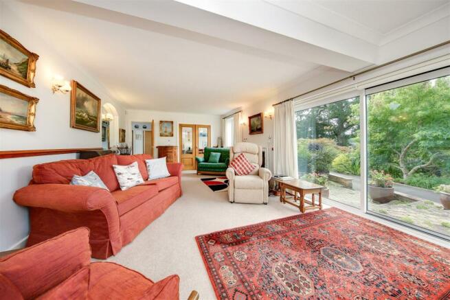Living Room3.jpg