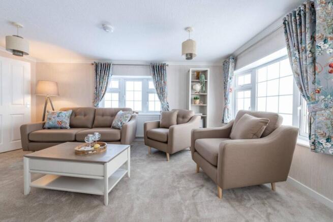 , Clacton-on-Sea, CO16 8BB – další