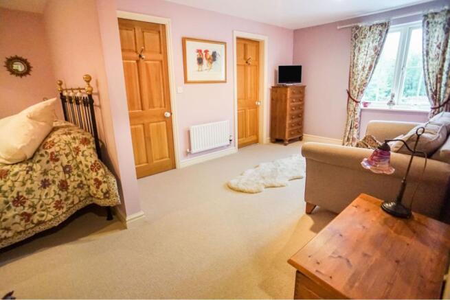 Dressing Room/ Bed 2