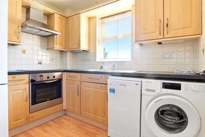 2 bed Flat for sale Image 5