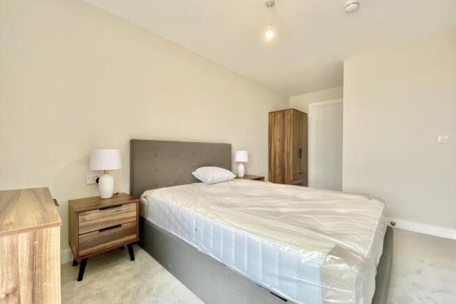2 bed Apartment to rent Image 8