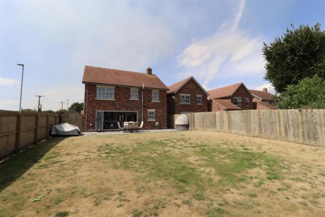 4 bed Detached for sale Image 10