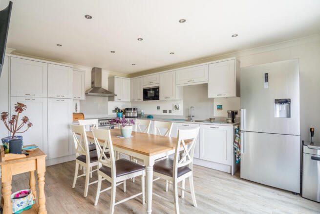 4 bed Semi-Detached for sale Image 5