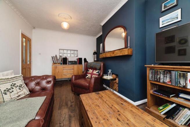 3 bed Semi-Detached for sale Image 4