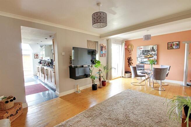 Dining Family Room 1.jpg