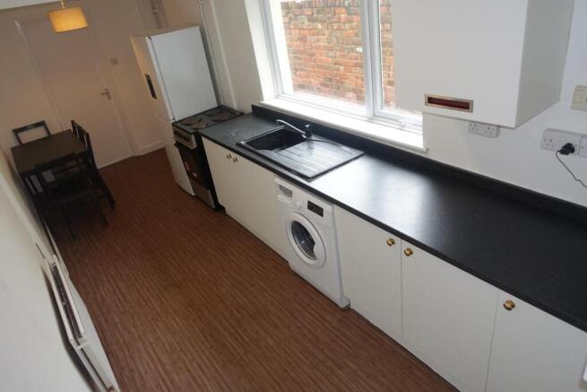 3 bed Terraced to rent Image 5