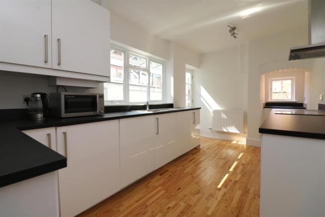 Kitchen pic 1.JPG
