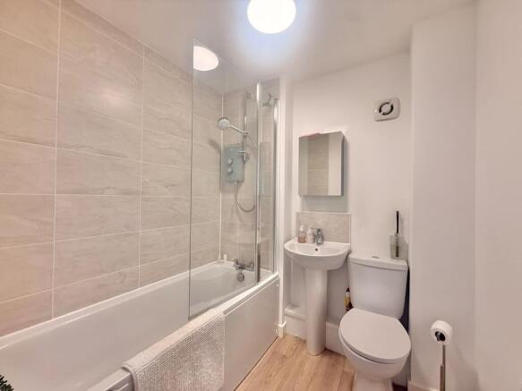 2 bed Apartment to rent Image 7