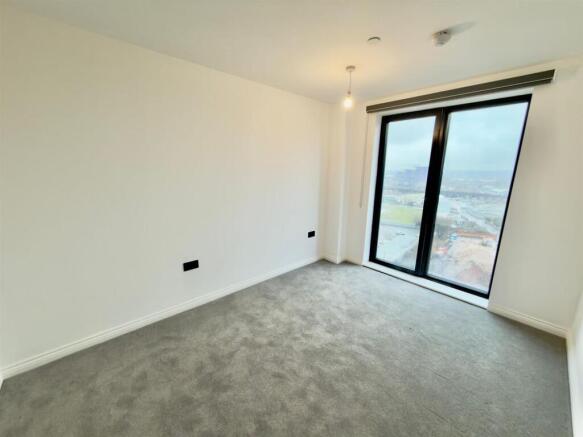 2 bed Apartment to rent Image 8