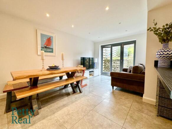 3 bed Semi-Detached for sale Image 4