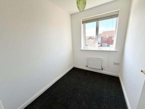 4 bed Semi-Detached to rent Image 8