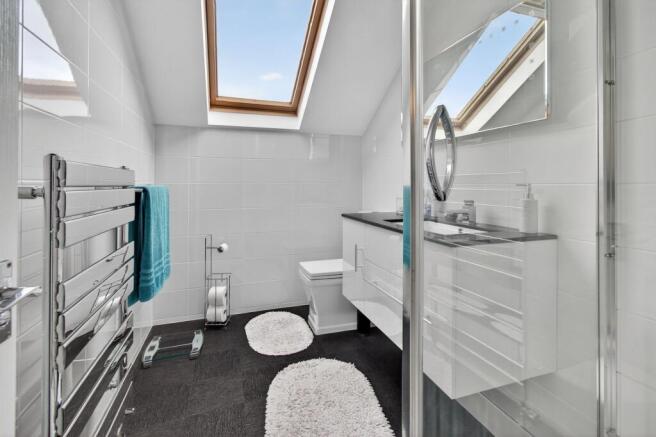 5 bed Detached for sale Image 10