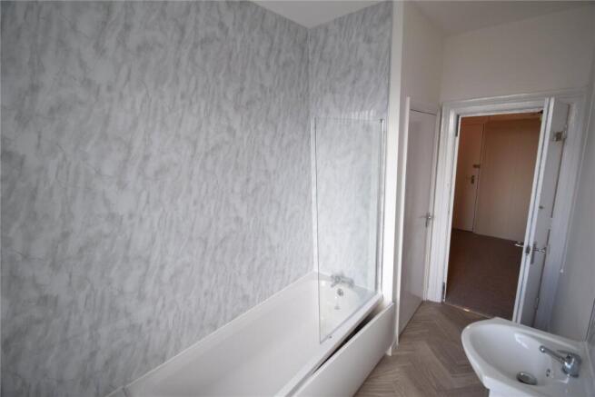 2 bed Apartment to rent Image 6