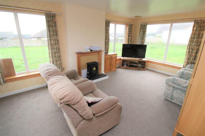 FAMILY ROOM.JPG