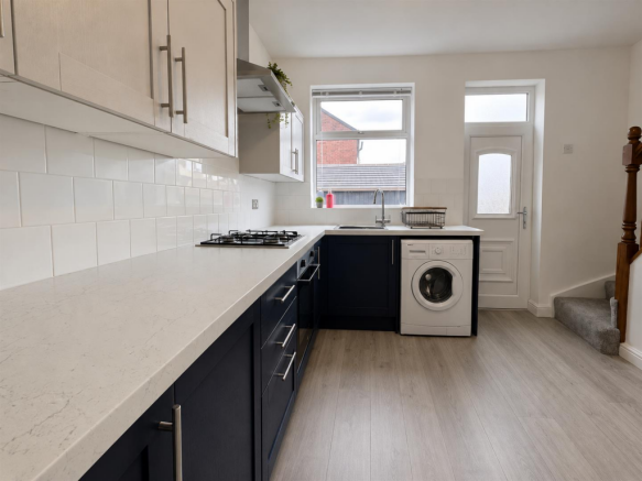 2 bed Terraced to rent Image 8